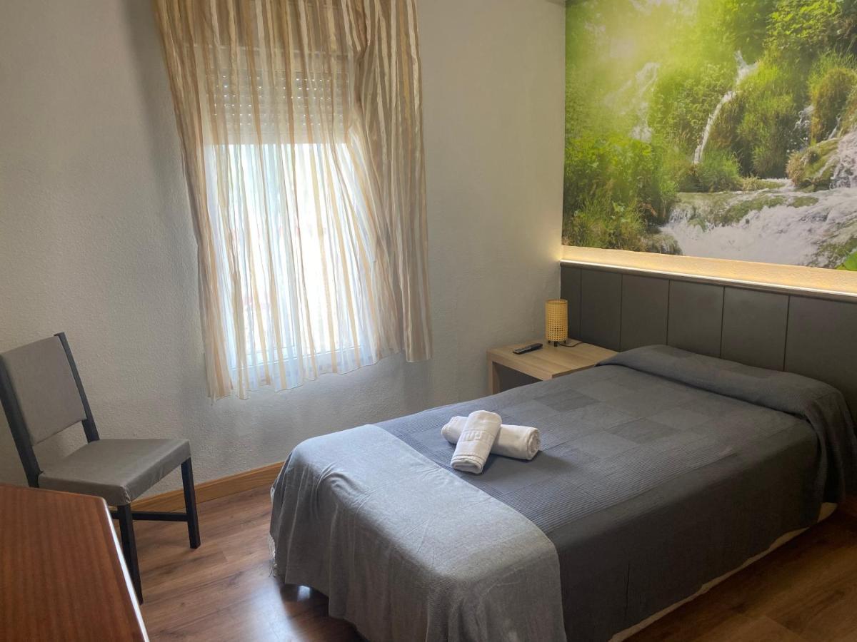 Hostal Restaurante Rio Ubierna Quintanilla-Vivar Buitenkant foto