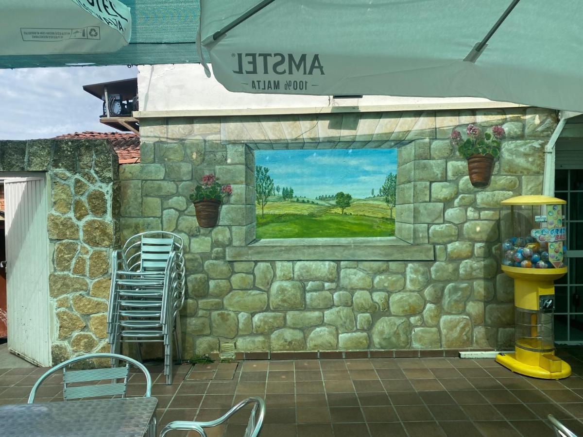 Hostal Restaurante Rio Ubierna Quintanilla-Vivar Buitenkant foto