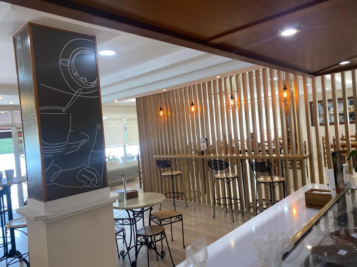 Hostal Restaurante Rio Ubierna Quintanilla-Vivar Buitenkant foto