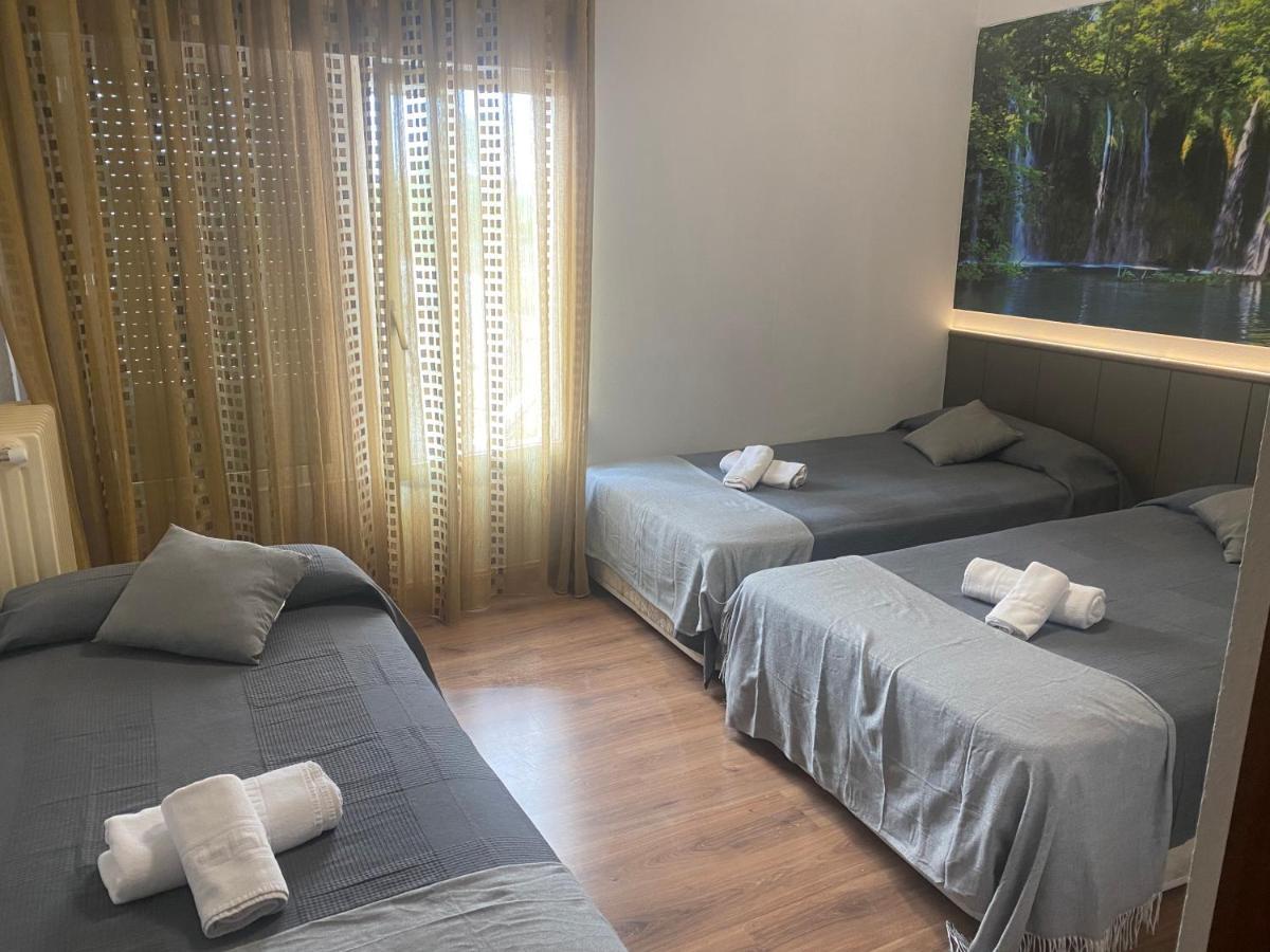 Hostal Restaurante Rio Ubierna Quintanilla-Vivar Buitenkant foto